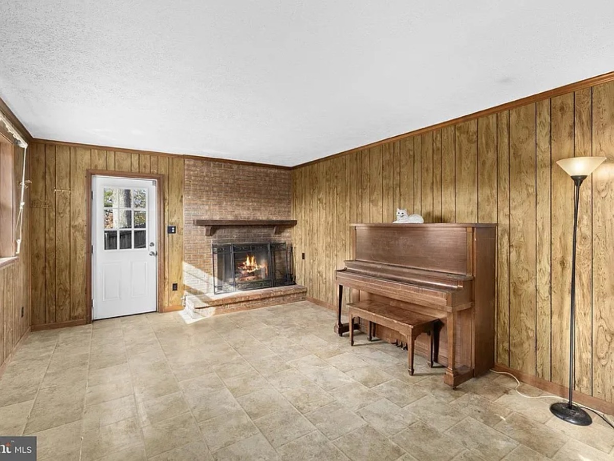 Vermira — family room, before