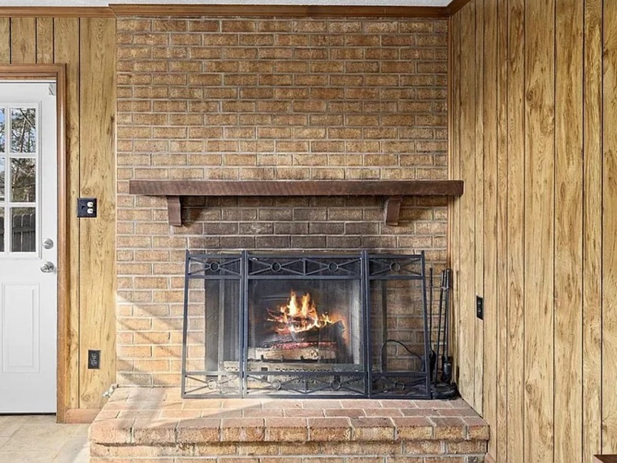 Vermira — fireplace, before