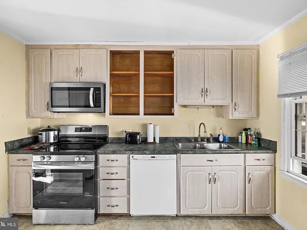 Vermira — kitchen, before